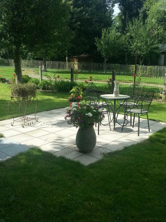 B&B Au Jardin Fleuri Marche-en-Famenne Esterno foto