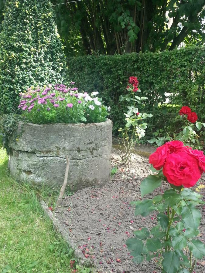 B&B Au Jardin Fleuri Marche-en-Famenne Esterno foto