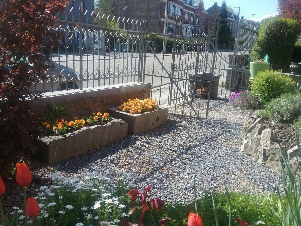 B&B Au Jardin Fleuri Marche-en-Famenne Esterno foto