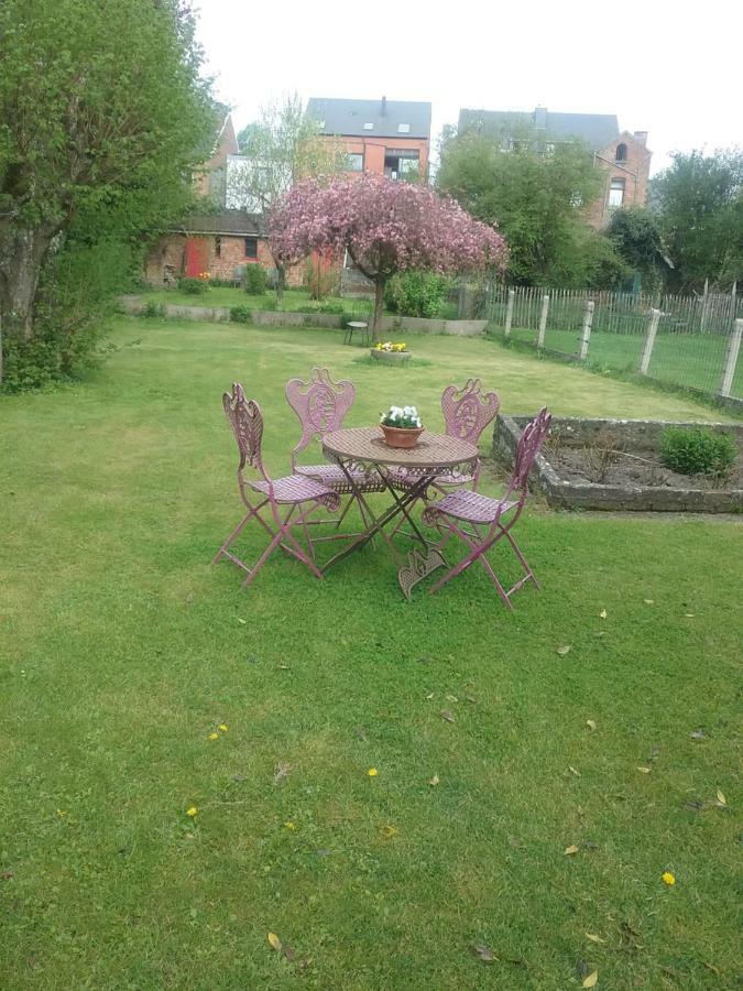 B&B Au Jardin Fleuri Marche-en-Famenne Esterno foto